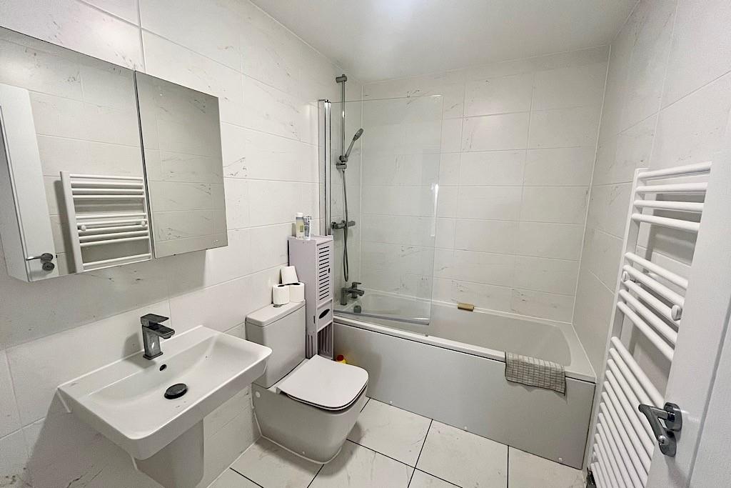 25 Tipton Close, Shrewsbury, SY2 6GP To Let